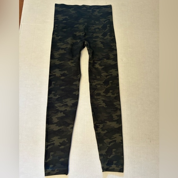 SPANX Green and Black camo Leggings with Form-Fitting Stretch Sz-L. T14 - Picture 7 of 12
